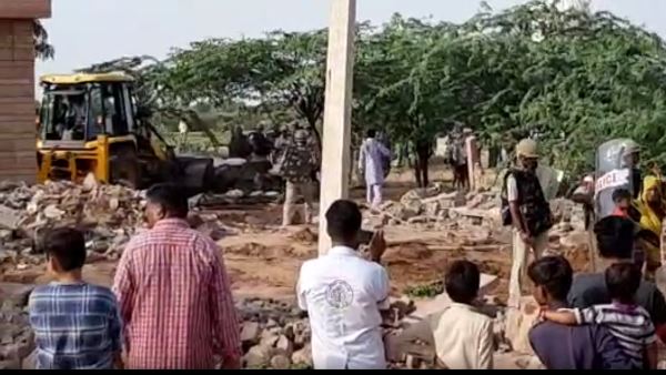 Nagaur JCB driver Death in stone-pelting During Remove encroachment at tausar village Nagaur JCB driver Death in stone-pelting During Remove encroachment at tausar village