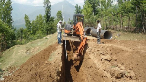 कठिन इलाकों में पाइपलाइन निर्माण चुनौतीपूर्ण