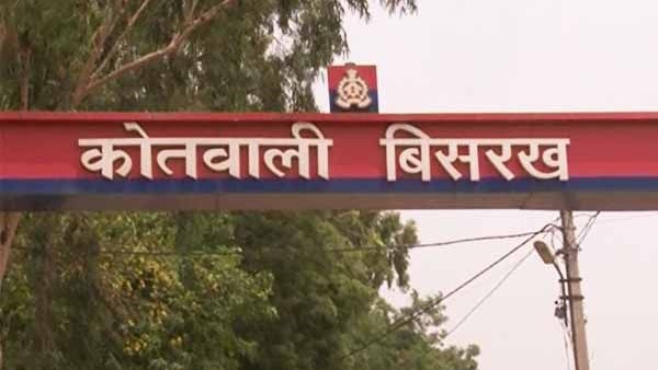 युवतियों को बचाने पहुंचा रेहड़ी वाला