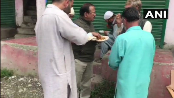 एनएसए डोवाल ने स्थानीय लोगों के साथ किया था लंच