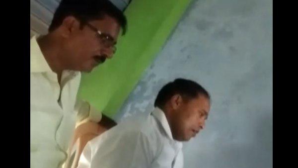 video goes viral of drunk mukhiya in bihar video goes viral of drunk mukhiya in bihar