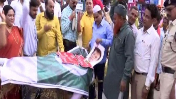 इमरान खान का जनाजा निकाला