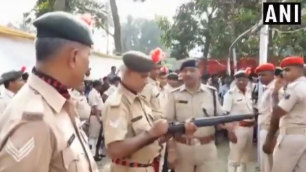 Rifles fail to fire during the state funeral of Jagannath mishra Rifles fail to fire during the state funeral of Jagannath mishra