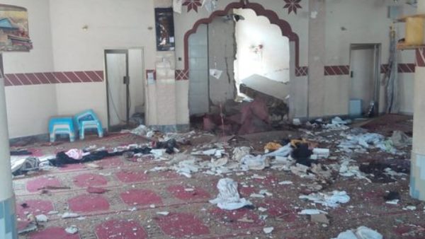 पाकिस्तान में मस्जिद के अंदर जोरदार धमाका, 4 की मौत, 15 घायल पाकिस्तान में मस्जिद के अंदर जोरदार धमाका, 4 की मौत, 15 घायल
