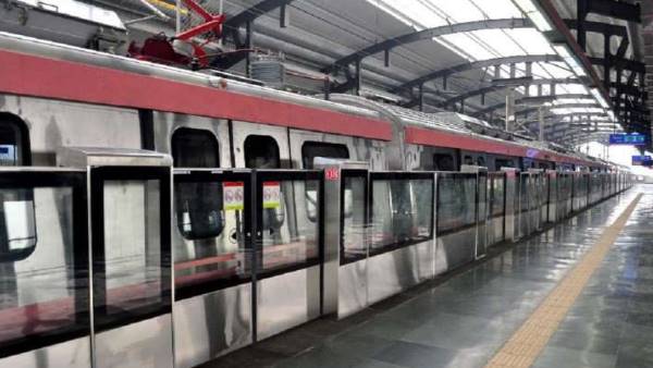 a man on Monday jumped in front of metro at Welcome Metro Station in delhi, dies a man on Monday jumped in front of metro at Welcome Metro Station in delhi, dies