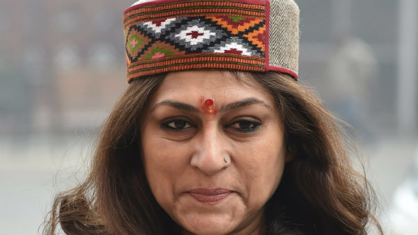 रूपा गांगुली का इकलौता बेटा है आकाश