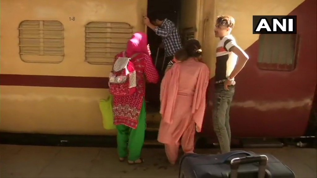 Samjhauta Express train carrying 76 Indian and 41 Pakistani national reached Delhi Samjhauta Express train carrying 76 Indian and 41 Pakistani national reached Delhi