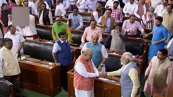 लोकसभा में टूटा दो दशक का रिकॉर्ड