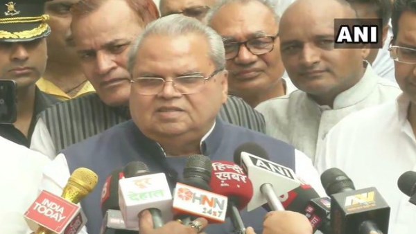 Satya Pal Malik defends center decesion to suspension of mobile services in jammu kashmir Satya Pal Malik defends center decesion to suspension of mobile services in jammu kashmir