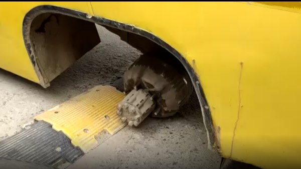 School Bus 2 tires Suddenly ran out in Bhiwari ALwar School Bus 2 tires Suddenly ran out in Bhiwari ALwar