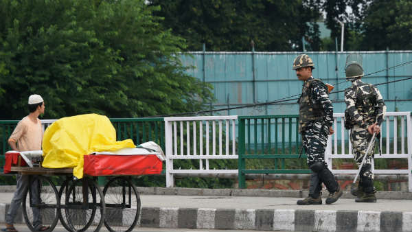 पाबंदियों में धीरे-धीरे मिल रही है छूट