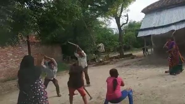woman with two daughter brutally beaten up by goons in amethi woman with two daughter brutally beaten up by goons in amethi