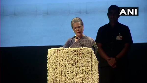 Sonia Gandhi at prayer meet of Sheila Dikshit in Delhi, says she was guiding me as elder sister Sonia Gandhi at prayer meet of Sheila Dikshit in Delhi, says she was guiding me as elder sister