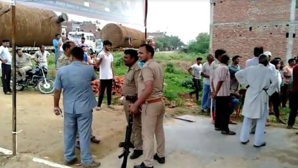 तमंचे की नोंक पर बनाया बंधक, की लूटपाट