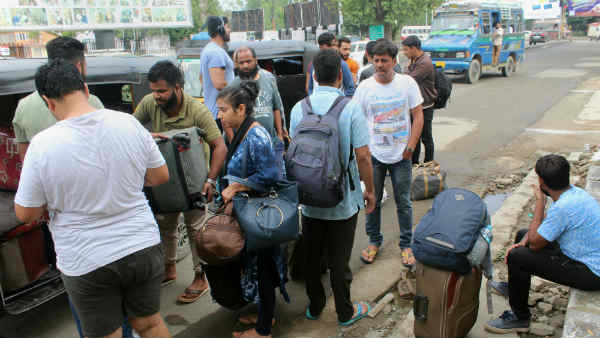 5000 से ज्यादा पर्यटकों ने छोड़ा कश्मीर