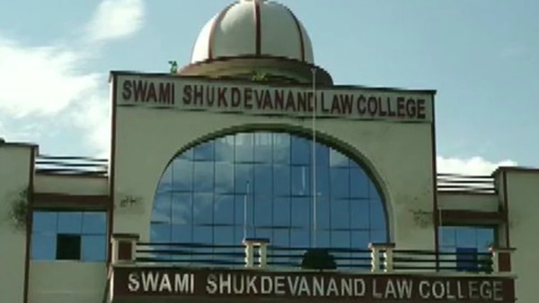 स्वामी चिन्मयानंद ने ब्लैकमेल करने का लगाया आरोप
