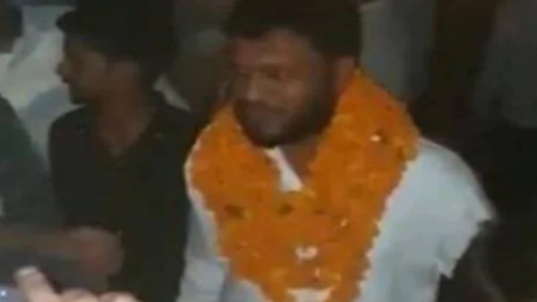 जय श्री राम के नारे से आरोपियों का स्वागत