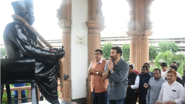 हेडगेवार और गोलवरकर को दी श्रद्धांजलि