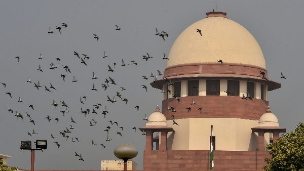 1990 में ली गई तस्वीरों के हवाले से दी ये दलीलें