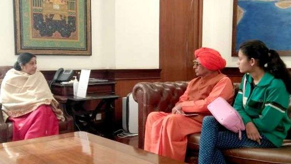 sushma-swaraj Helped Bhanupriya of Sikar For visa of america sushma-swaraj Helped Bhanupriya of Sikar For visa of america