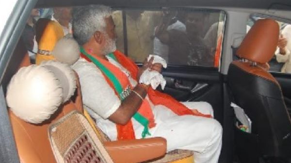 up bjp president swatantra dev singh finger injury up bjp president swatantra dev singh finger injury