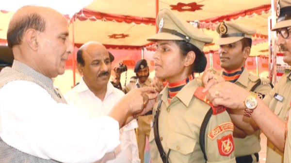 बीएसएफ में कमांडेंट हैं तनुश्री