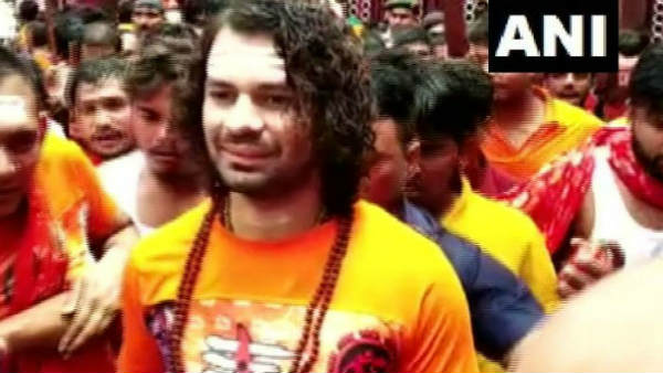 गांजा पीकर घाघरा-चोली पहन लेते हैं