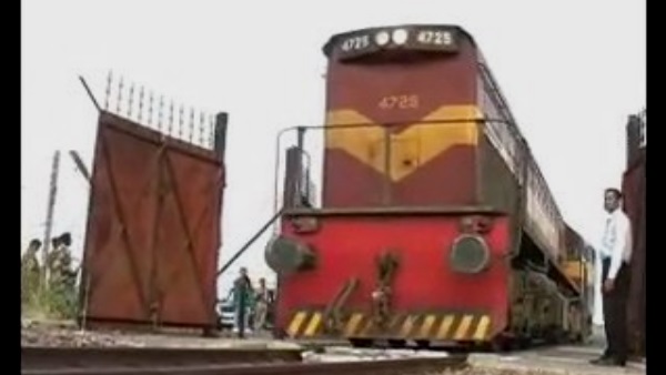 Thar Express Could not cross india pakistan Border halt At Munabao railway Station Thar Express Could not cross india pakistan Border halt At Munabao railway Station