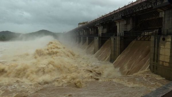 हाथनूर बांध से 2,52,838 क्यूसेक पानी छोड़ा