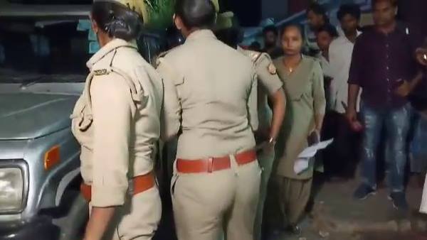 पत्नी और 3 बच्चों को तेजाब से जलाकर भागा