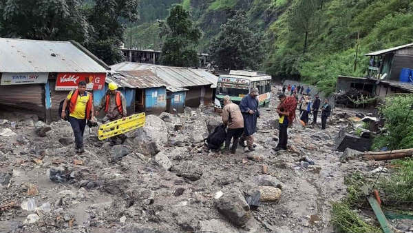 उत्तराखंड: बादल फटने के बाद से लापता 20 लोगों में से अबतक 15 की लाश बरामद उत्तराखंड: बादल फटने के बाद से लापता 20 लोगों में से अबतक 15 की लाश बरामद