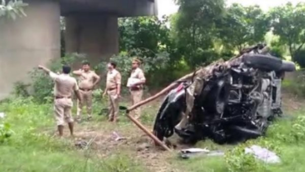 three Died in Car accident on yamuna expressway in greater Noida three Died in Car accident on yamuna expressway in greater Noida