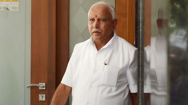 कर्नाटक के मुख्यमंत्री बीएस येदियुरप्पा ने कथित फोन टैपिंग स्कैंडल मामले की जांच की जिम्मेदारी केंद्रीय अन्वेषण ब्यूरो (सीबीआई) को सौंपने का फैसला किया है। येदियुरप्पा ने रविवार को मीडिया से बातचीत करते हुए कहा कि सभी दल के नेताओं ने फोन टैपिंग मामले में उच्चस्तरीय जांच की मांग की थी, इसलिए मैंने इस केस की जांच सीबीआई से कराने का फैसला लिया है। कर्नाटक के मुख्यमंत्री बीएस येदियुरप्पा ने कथित फोन टैपिंग स्कैंडल मामले की जांच की जिम्मेदारी केंद्रीय अन्वेषण ब्यूरो (सीबीआई) को सौंपने का फैसला किया है। येदियुरप्पा ने रविवार को मीडिया से बातचीत करते हुए कहा कि सभी दल के नेताओं ने फोन टैपिंग मामले में उच्चस्तरीय जांच की मांग की थी, इसलिए मैंने इस केस की जांच सीबीआई से कराने का फैसला लिया है।