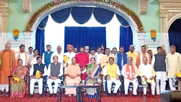 योगी कैबिनेट का विस्तार, 23 ने ली शपथ, नए मंत्रियों की पूरी लिस्ट योगी कैबिनेट का विस्तार, 23 ने ली शपथ, नए मंत्रियों की पूरी लिस्ट