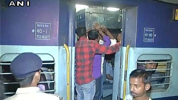 एक्सप्रेस ट्रेनों में भी लगाए जाएंगे अतिरिक्त कोच