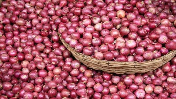 'बाढ़ के कारण महंगा हुआ प्याज'