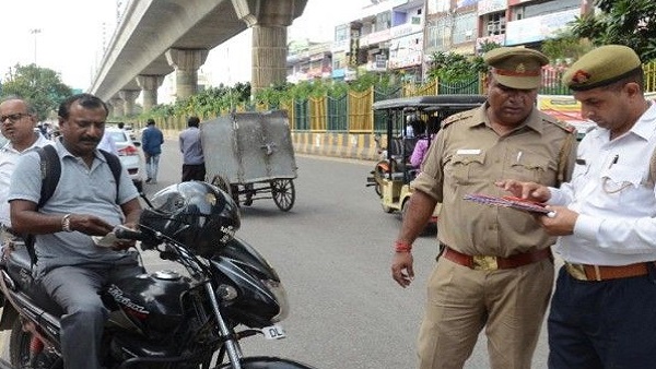 केवल गाड़ी के कागज चेक करने के लिए वाहन नहीं रोकेंगे पुलिसकर्मी