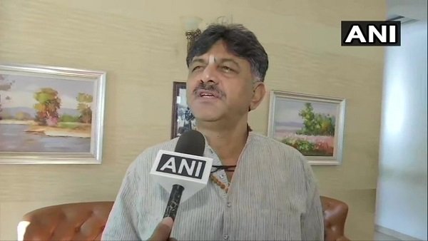 मनी लॉन्ड्रिंग मामले में ईडी कर रही पूछताछ