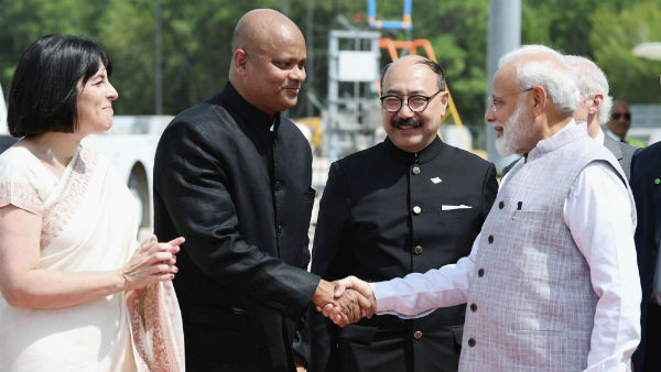 रेड कारपेट तो दूर एक अधिकारी भी नहीं पहुंचा इमरान खान को लेने