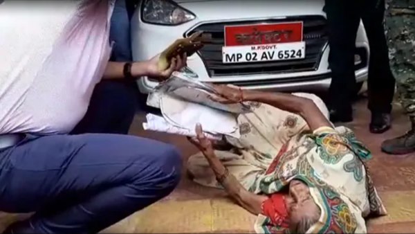 80 year Old woman lying Front of Chhatarpur Collector Car 80 year Old woman lying Front of Chhatarpur Collector Car