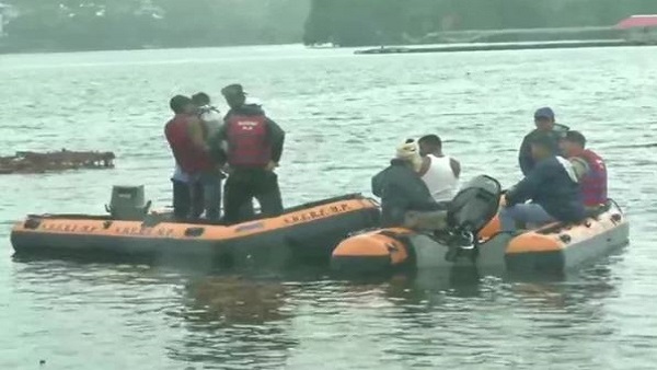 West Bengal: boat carrying passengers sank in Rupnarayan river in east Midnapur West Bengal: boat carrying passengers sank in Rupnarayan river in east Midnapur