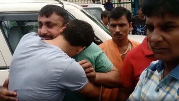 तमाम पुलिस अधिकारी मौके पर पहुंचे