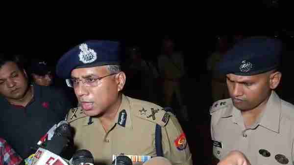 गांव में पुलिस और पीएसी तैनात