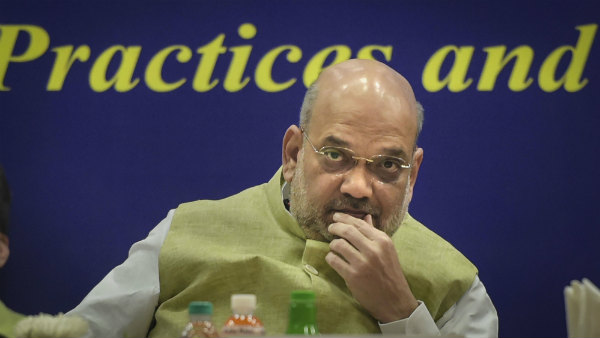 सीआरपीएफ के 100 कमांडो करते हैं सुरक्षा