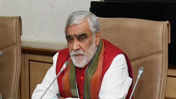 अश्विनी चौबे के बेटे की कार को नहीं किया चेक