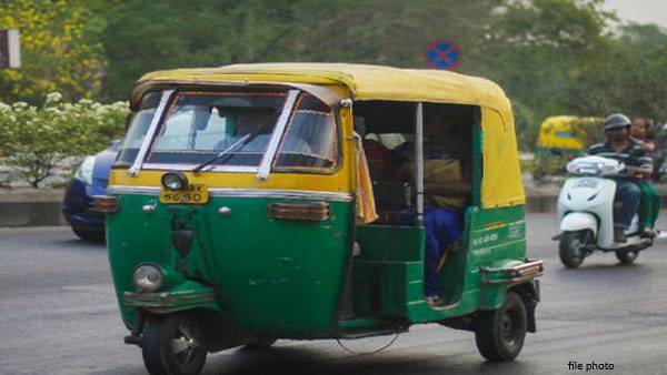A Gurugram auto driver fined Rs 32,500 for not carrying license and other papers A Gurugram auto driver fined Rs 32,500 for not carrying license and other papers