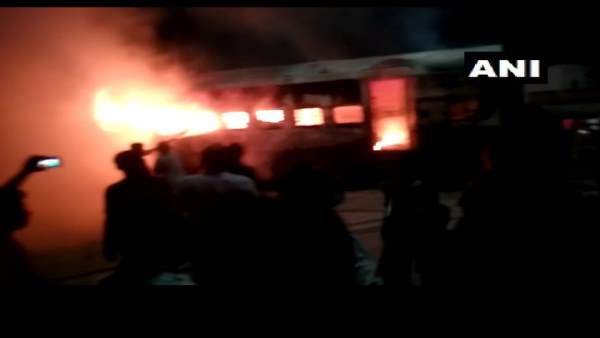 fire breaks out in a coach of Darbhanga New Delhi Bihar Sampark Kranti Superfast Express fire breaks out in a coach of Darbhanga New Delhi Bihar Sampark Kranti Superfast Express
