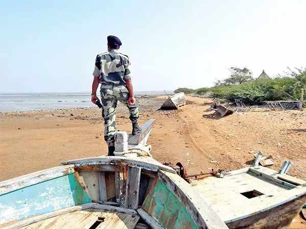कच्छ में 'क्रीक क्रोकोडाइल कमांडो' कर रहे सुरक्षा