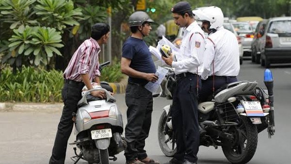 दिल्ली में ट्रक का कटा 2 लाख का चालान