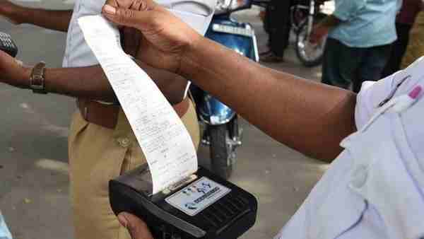 motor vehicle act: nitin gadkari office tweets about traffic rule violation and challan motor vehicle act: nitin gadkari office tweets about traffic rule violation and challan